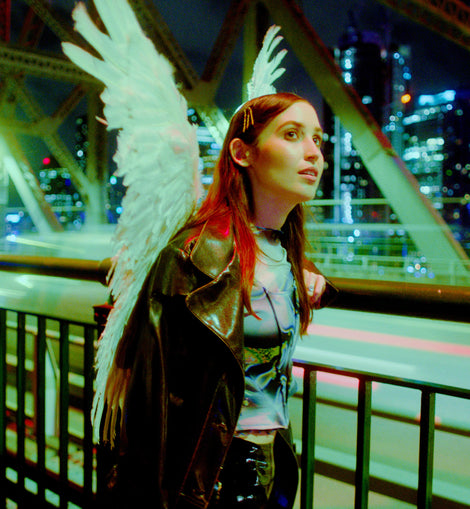 Hatchie - Giving The World Away